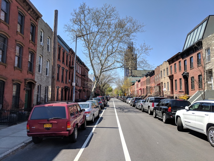 Sacket St. - Upperclass straat in Brooklyn (met fietspad!)